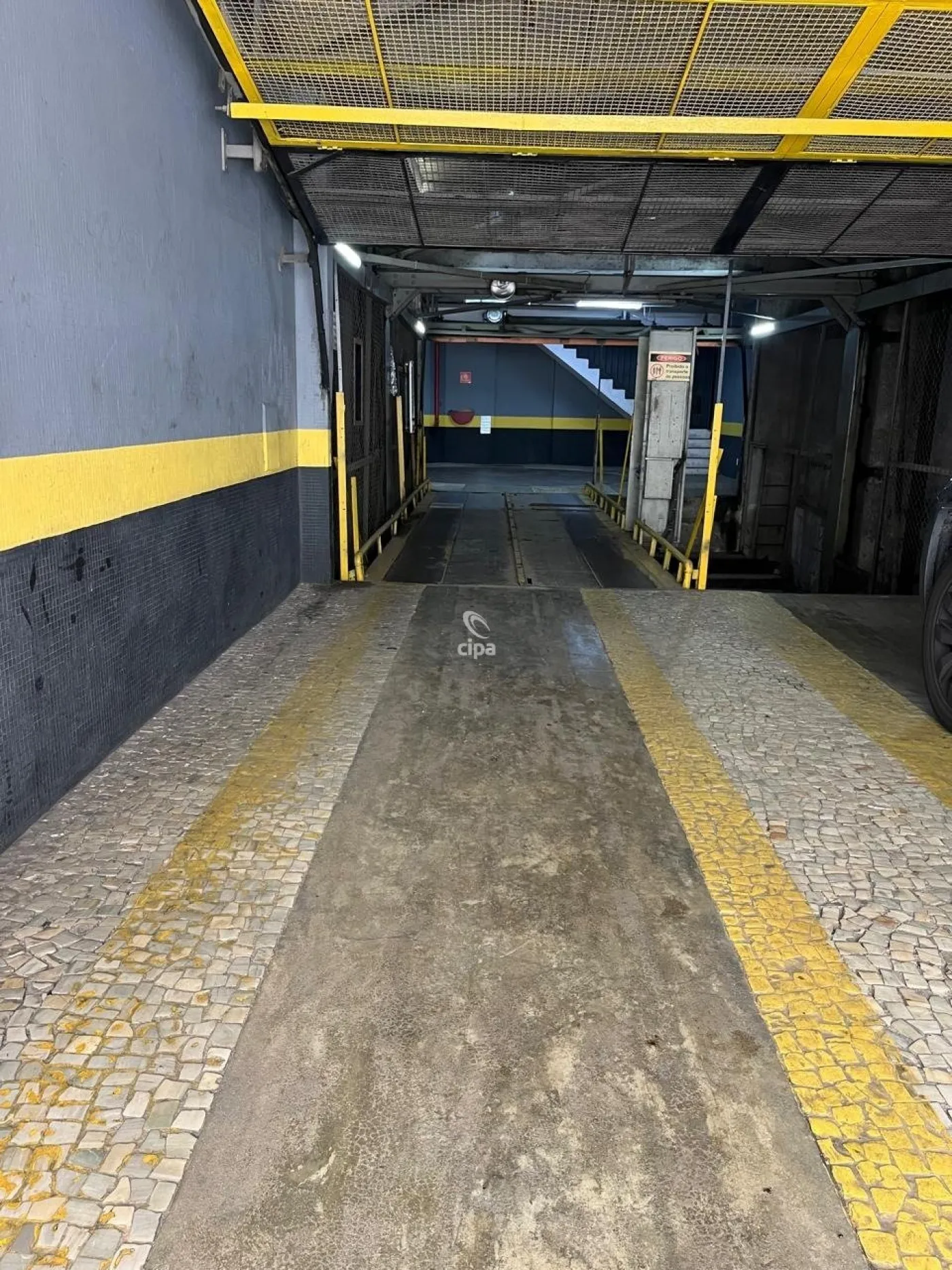 Comprar Comercial / Box em Rio de Janeiro R$ 10.000,00 - Foto 2