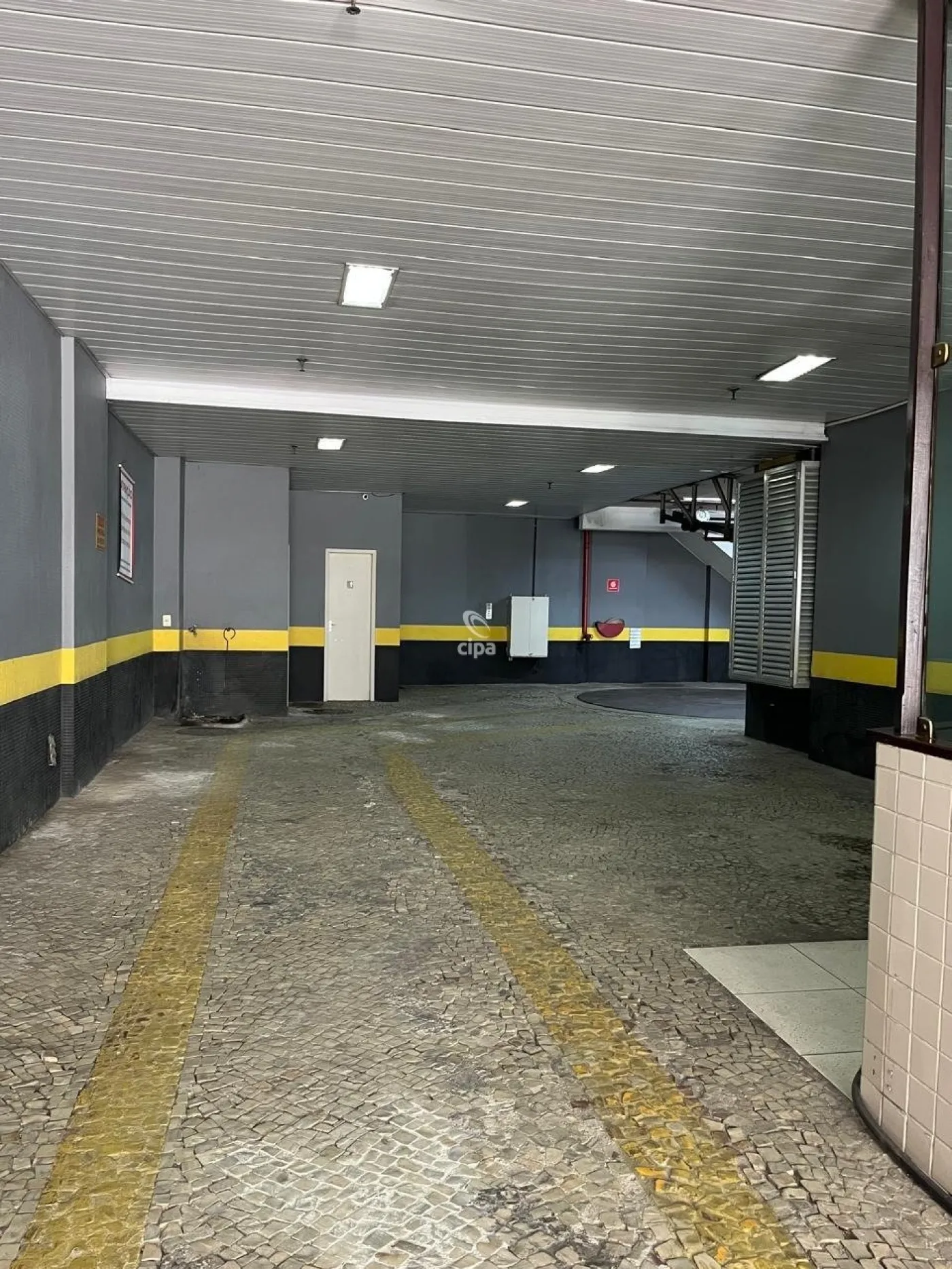 Comprar Comercial / Box em Rio de Janeiro R$ 10.000,00 - Foto 5