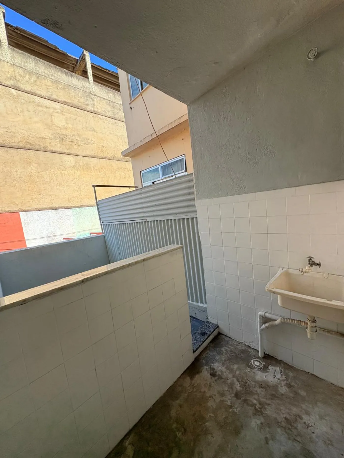 Área de serviço Alugar Apartamento / Padrão em São João de Meriti R$ 1.000,00 - Foto 15