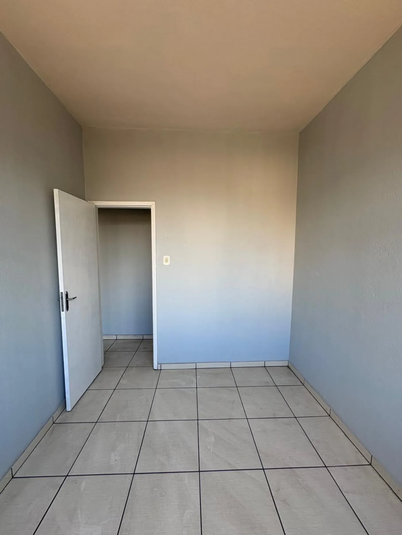 Quarto 1 Alugar Apartamento / Padrão em São João de Meriti R$ 1.000,00 - Foto 8