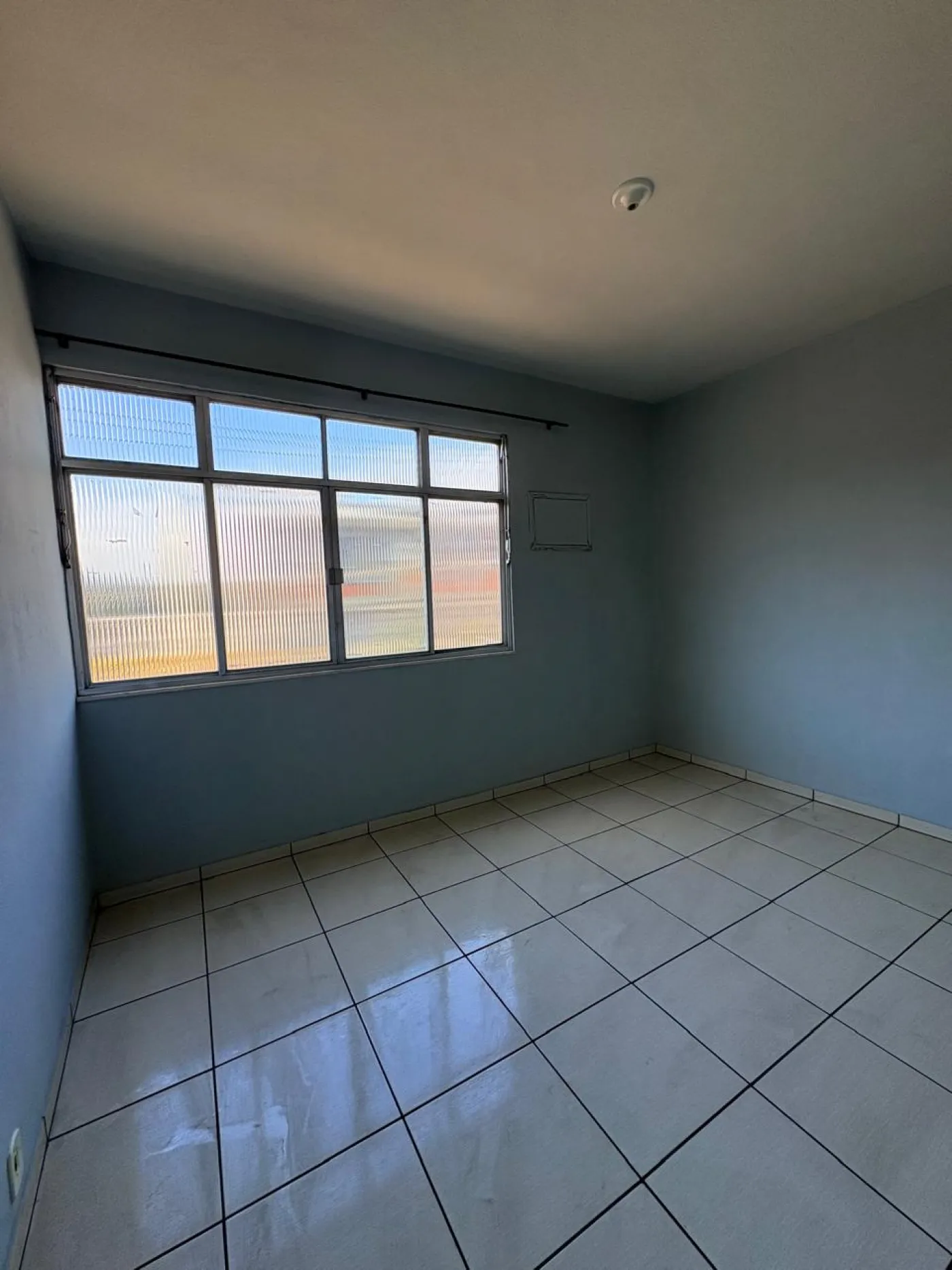 Quarto 2 Alugar Apartamento / Padrão em São João de Meriti R$ 1.000,00 - Foto 11