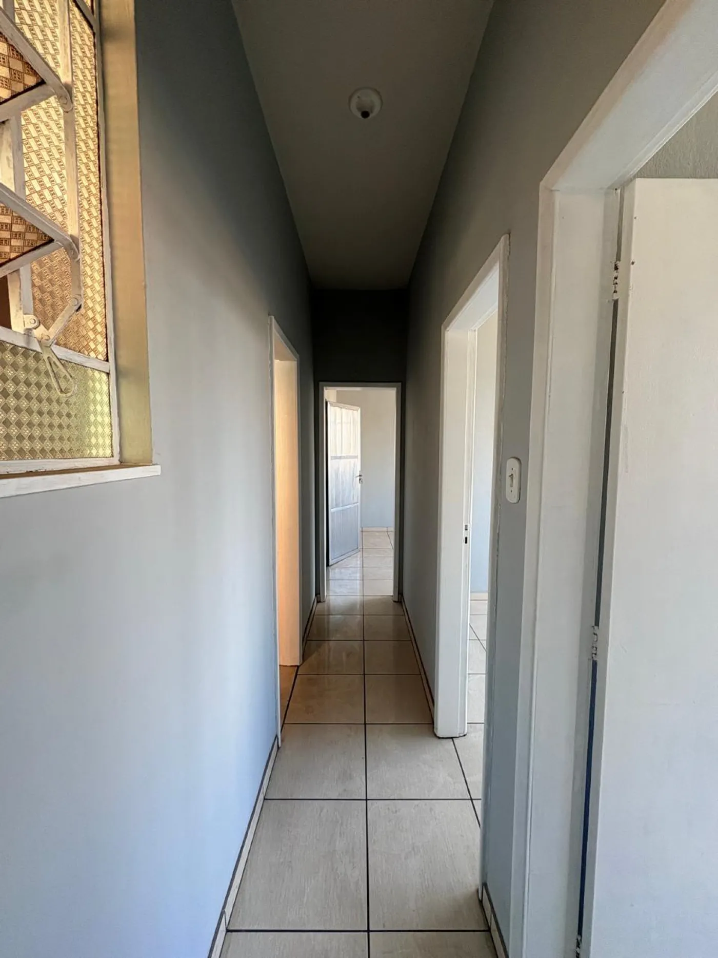 Corredor Alugar Apartamento / Padrão em São João de Meriti R$ 1.000,00 - Foto 6