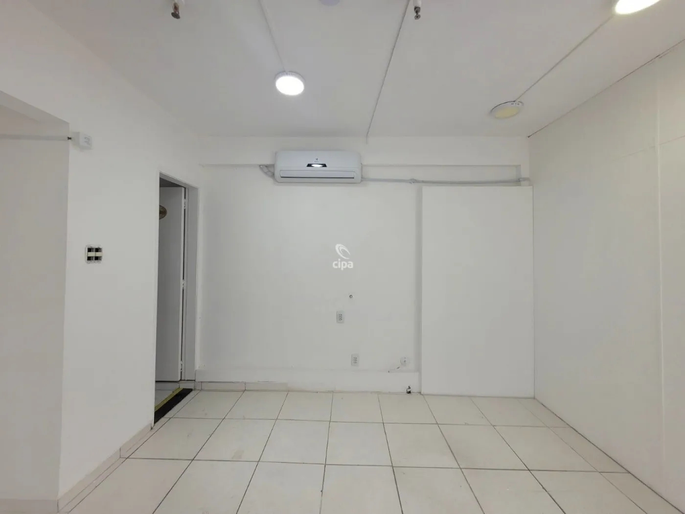 Alugar Comercial / Sala em Rio de Janeiro R$ 750,00 - Foto 4