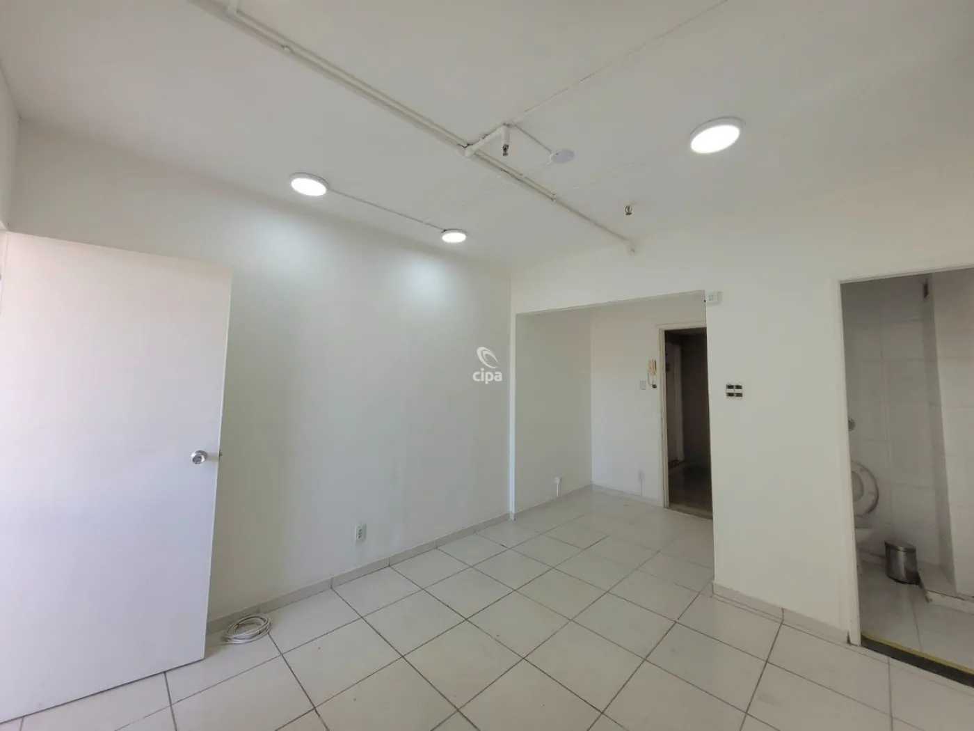 Alugar Comercial / Sala em Rio de Janeiro R$ 750,00 - Foto 6