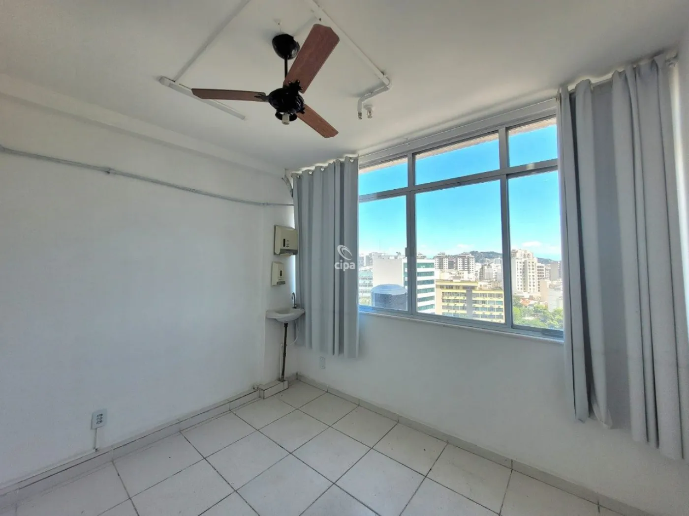Alugar Comercial / Sala em Rio de Janeiro R$ 750,00 - Foto 9